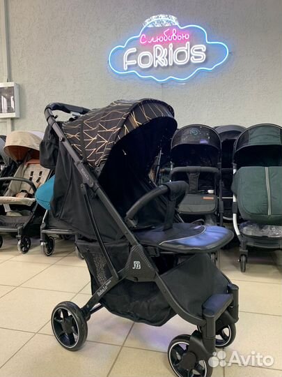 Новая прогулочная коляска Бабало future