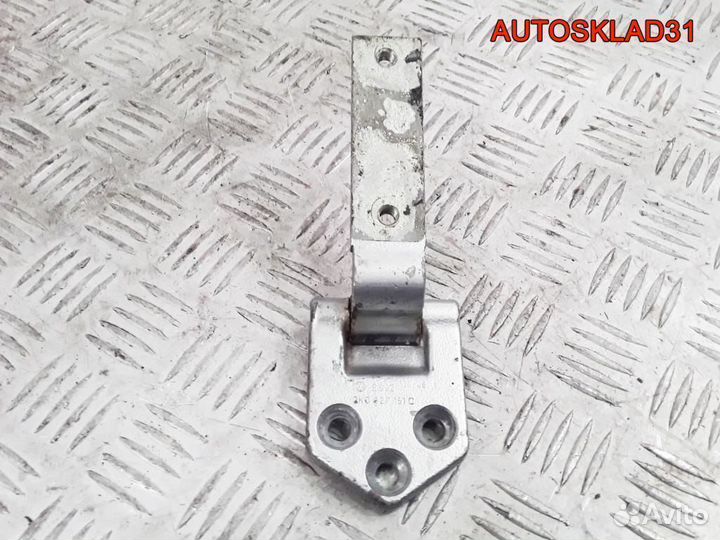 Петля двери багажника Volkswagen Caddy 2K0827151C