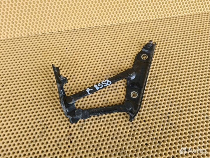 Петля багажника задняя правая Infiniti M25 M37 M56