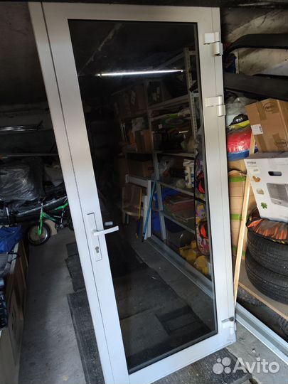 Дверь стеклянная