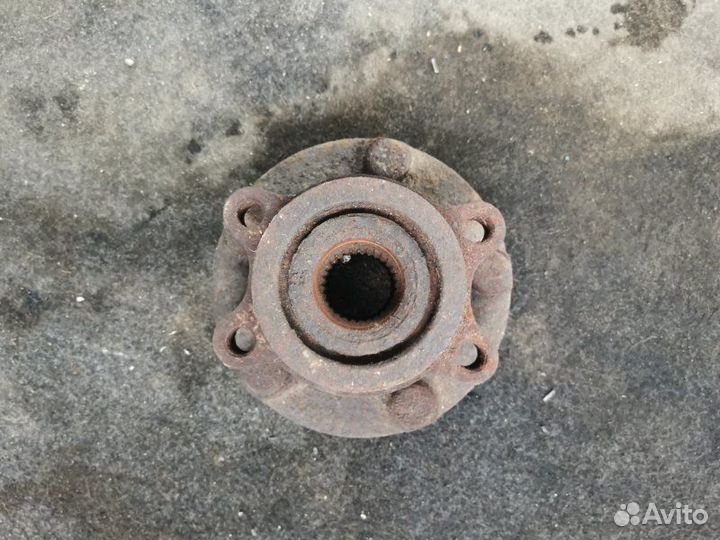 Ступица передняя левая Nissan Serena C25