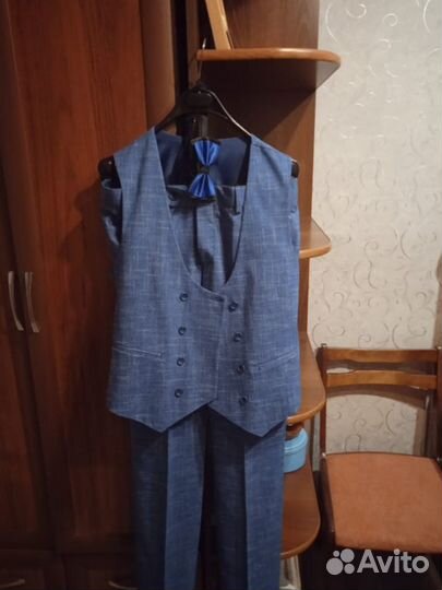 Костюм тройка. Отличный вариант на выпускной