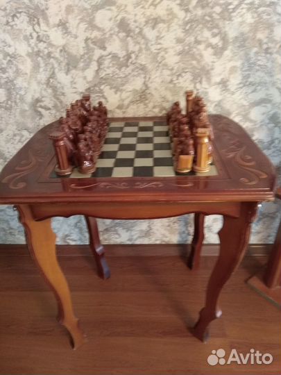 Шахматный столик