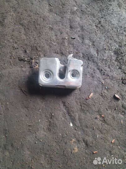 Замок двери передней правой DAF XF 105 2010