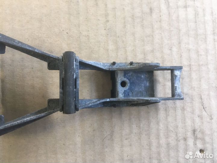 Кронштейн ручки двери Volkswagen Passat B5 (5800)