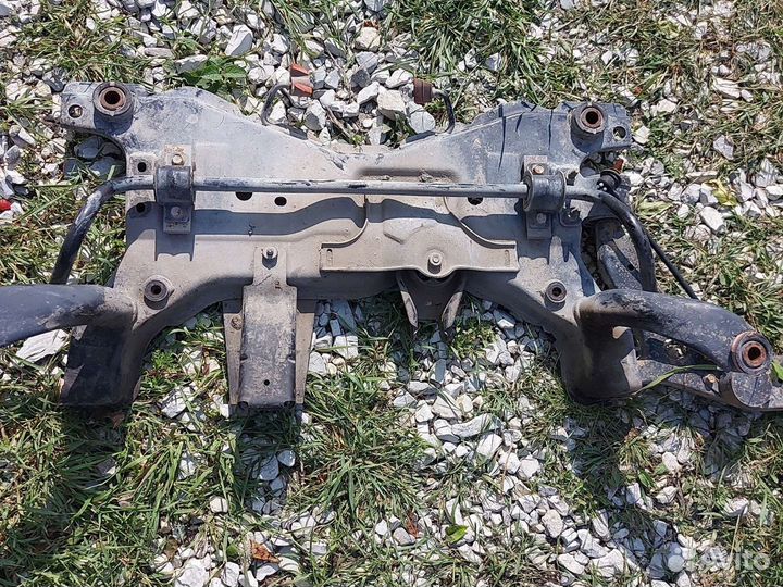 Подрамник мазда 3