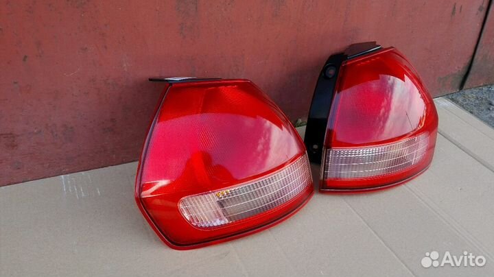 Стоп сигнал ниссан вингроуд Y-11 правый / левый