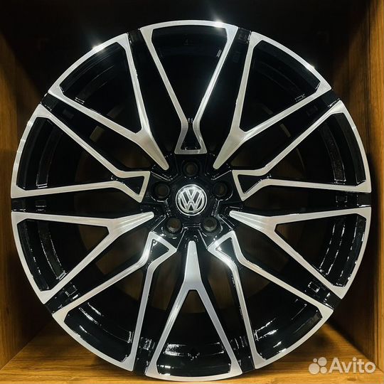 Диски R21 5x112 Volkswagen Touareg new Audi Q7 A8
