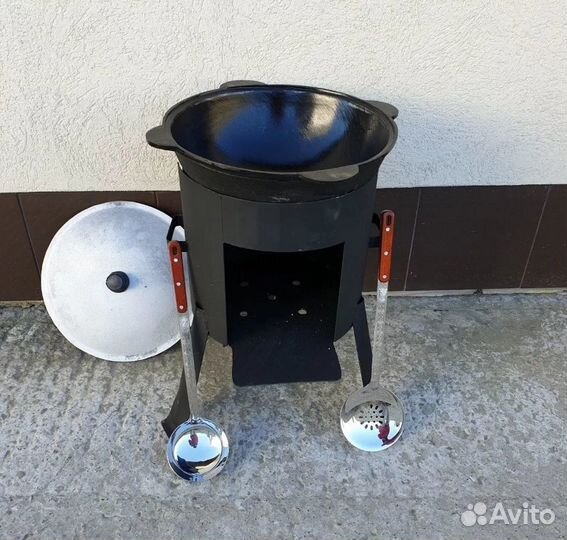 Казан чугунный новый (с печкой )