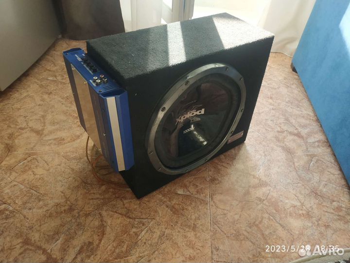 Сабвуфер и усилитель в автомобиль