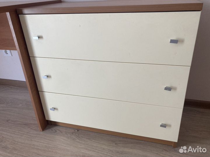 Письменный стол