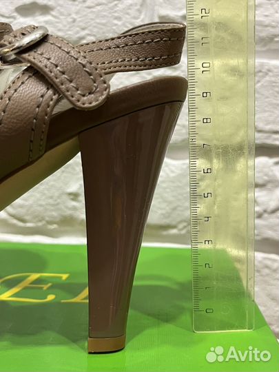 Новые женские босоножки