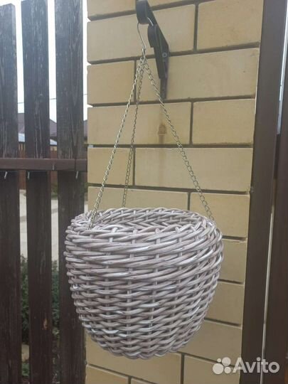 Подвесное кашпо из ротанга