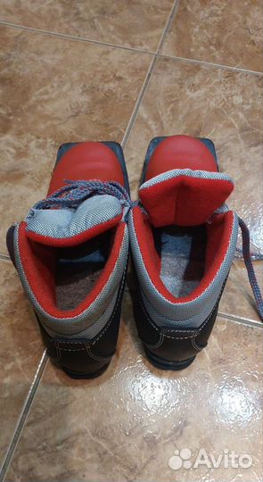 Лыжные ботинки