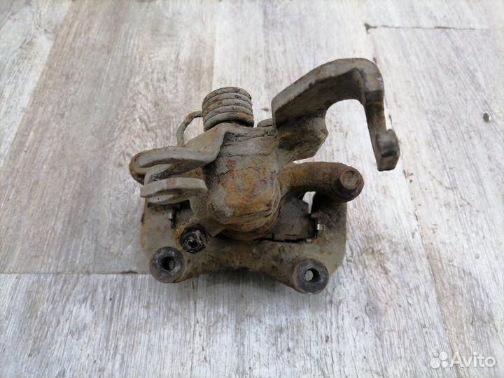 Суппорт задний левый Mazda 6 GG L3C1 2006