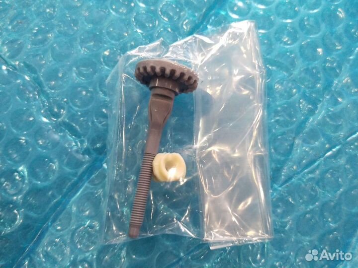 Правый кронштейн птф 81219-48051 Toyota Lexus