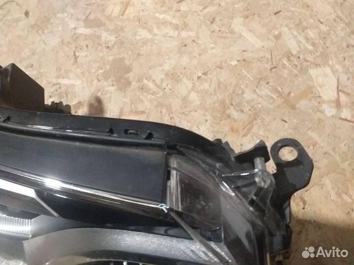 Фара правая Toyota Rav4 Led 2017 год