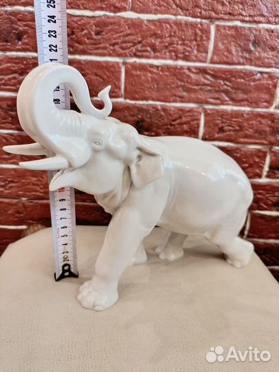Фарфоровые статуэтки(слон большой лфз)