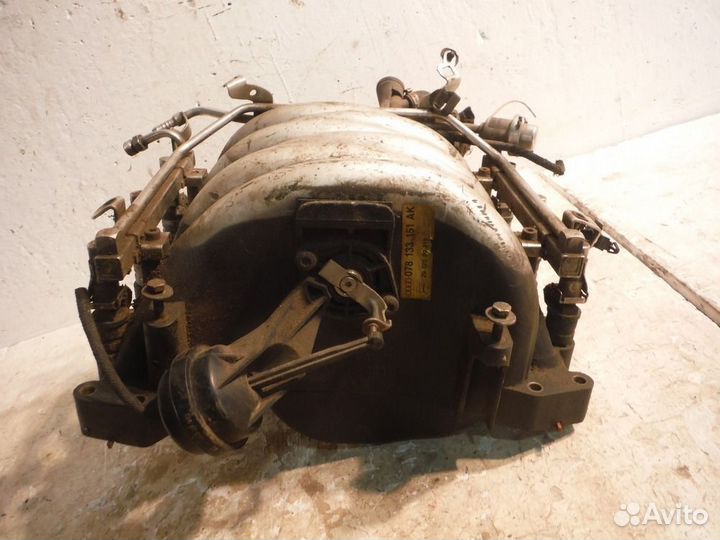 Впускной коллектор audi A6 2001