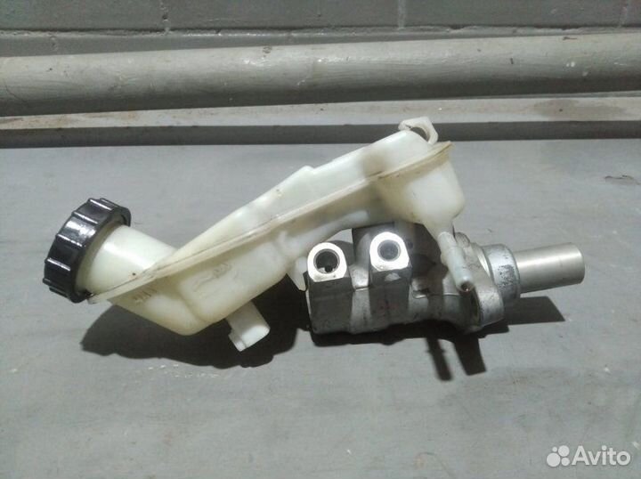 Главный тормозной цилиндр Ford Fusion хетчбек 1