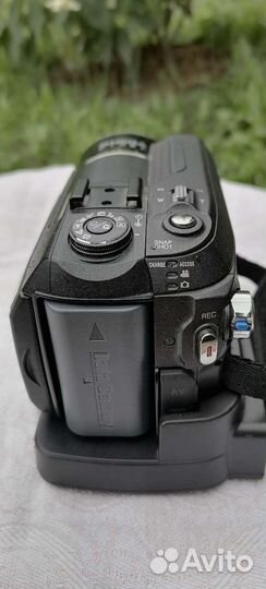 Видеокамера JVC GZ-MG575E
