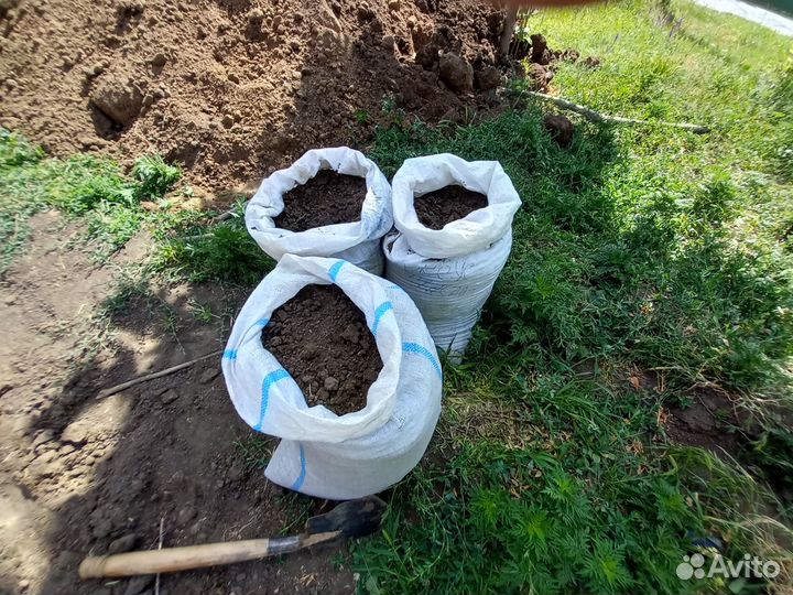 Перегной коровий,чернозем рассыпчатый 15т,мешки 5т