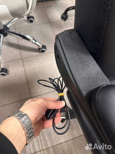 Офисное кресло с массажем