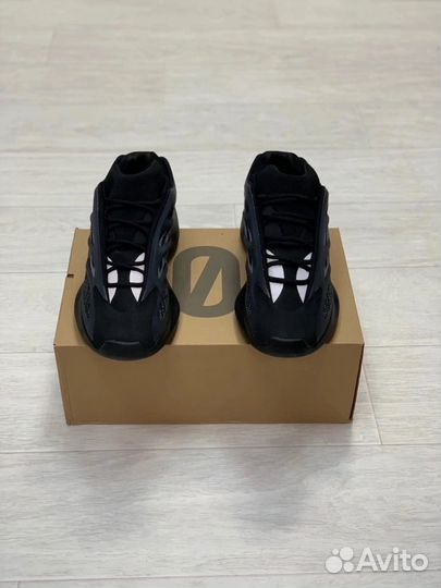 Кроссовки adidas yeezy boost 700 мужские