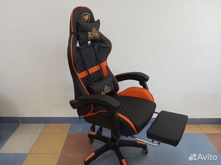 Кресло игровое с подножкой