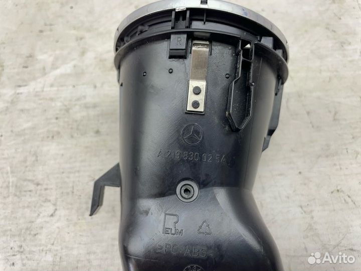 Дефлектор воздушный передний правый Mercedes