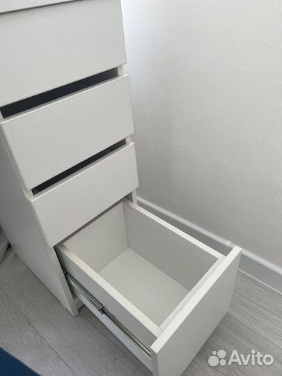 Стол для визажиста