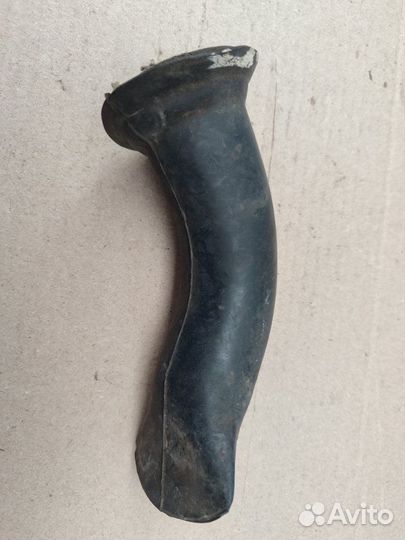 Патрубок вентиляции батареи Mercedes-Benz W124