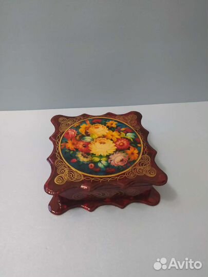 Деревянная шкатулка