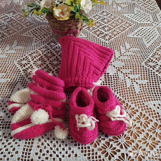 Шапочка, пинетки для новорожденного