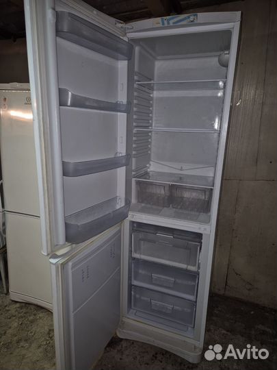 Холодильник Indesit