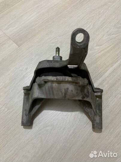 Подушка двигателя правая Nissan Teana L33