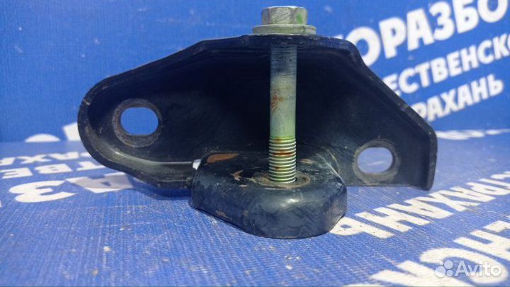 Кронштейн опоры двигателя Toyota Camry 30 седан