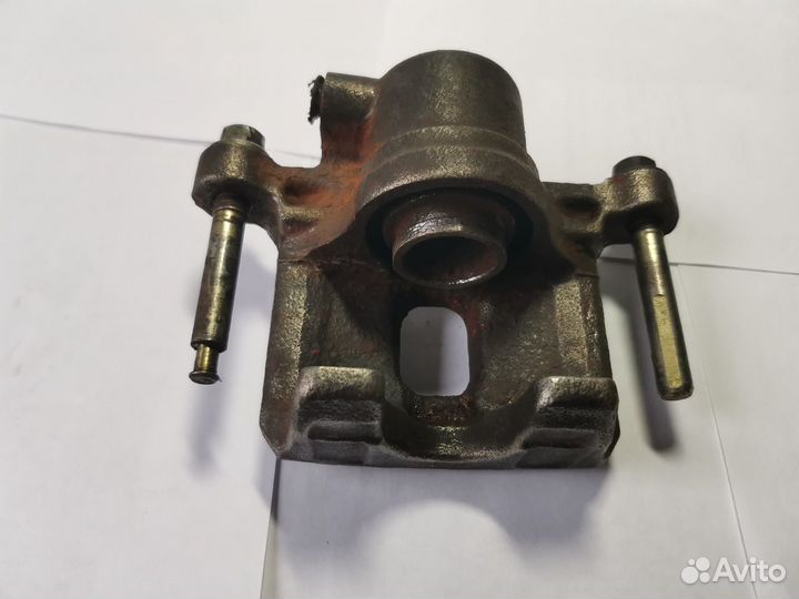 Тормозной суппорт задний прав Mitsubishi MR955066