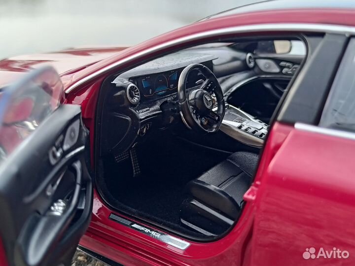 1:18 Norev Mercedes Benz S63 AMG 4-door Coupe