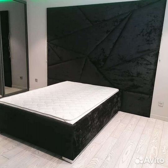 Мягкие стеновые панели, кровать