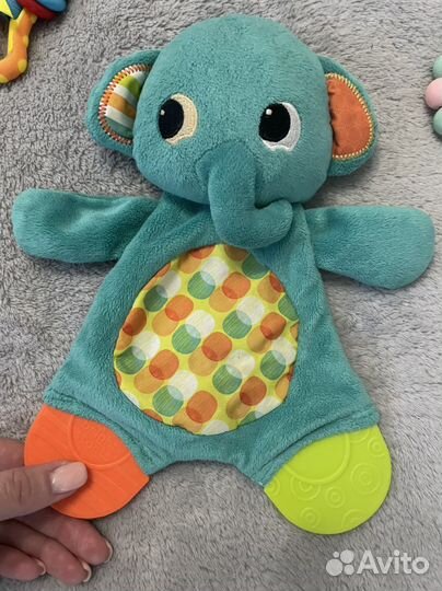 Игрушки для малышей пакетом 0+