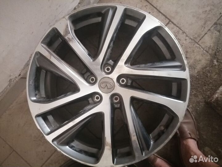 Диски R 19 на Infiniti оригинал за комплект