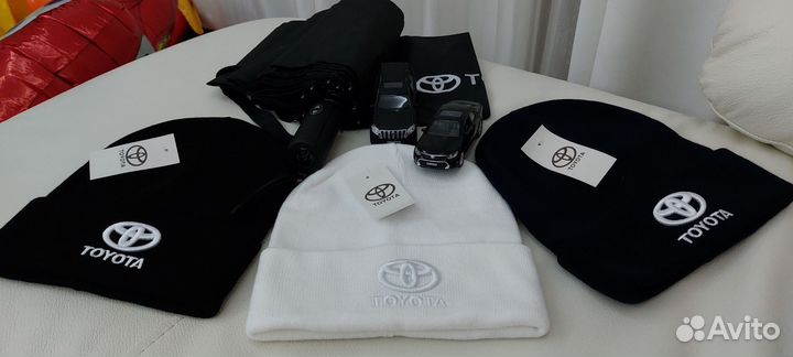 Шапка мужская с логотипом Тoyota