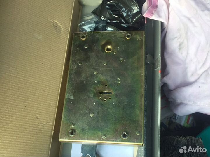 Замок врезной сувальдный Италия