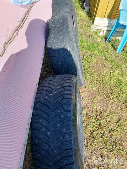 Michelin X-Ice North 4 215/65 R16 102T