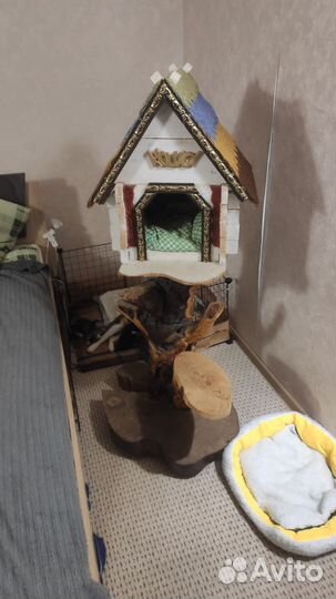Кошачий домик с когтеточкой
