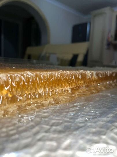 Мед в сотах