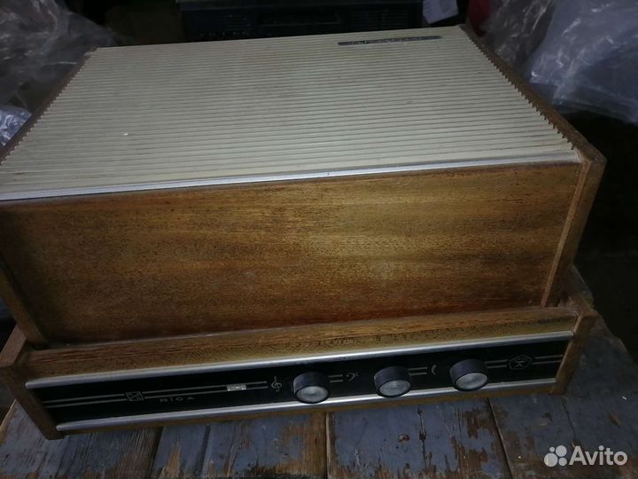 Виниловый проигрыватель Riga