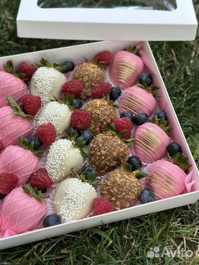 Клубника в шоколаде / свежие ягоды