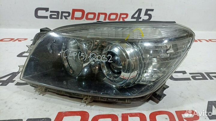 Фара головного света левая б/у для Toyota RAV4 (81